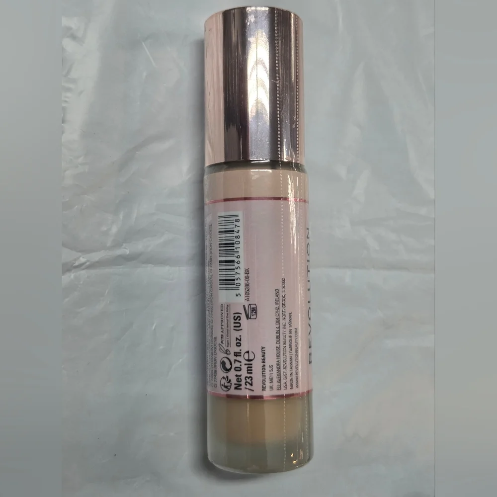 Revolution Conceal & Hydrate Radiance Concealer Foundation - Cream F6